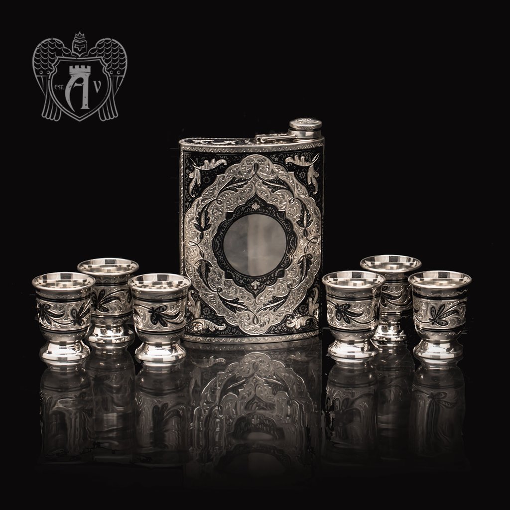 Серебряная фляжка и стопки «Шах»