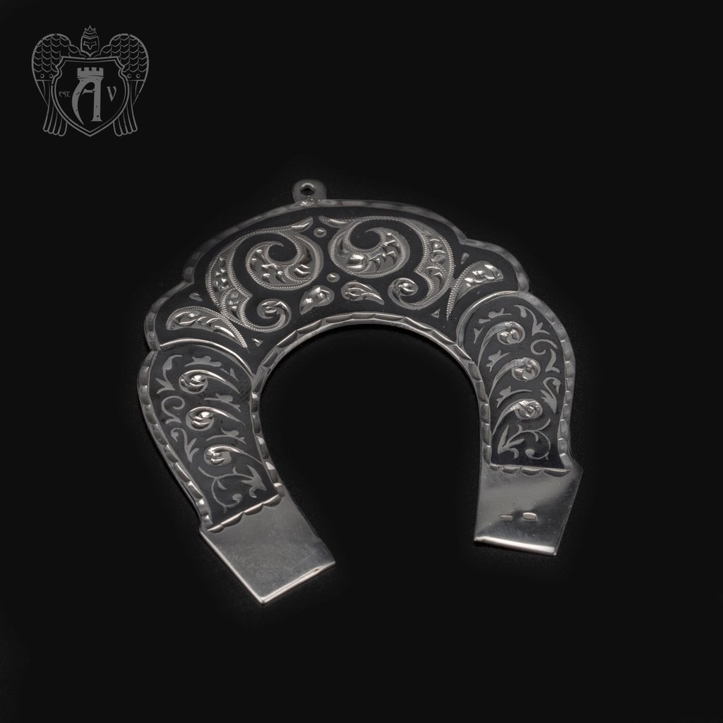 Серебряная подкова «Фортуна» - символ удачи и благополучия с изысканным дизайном