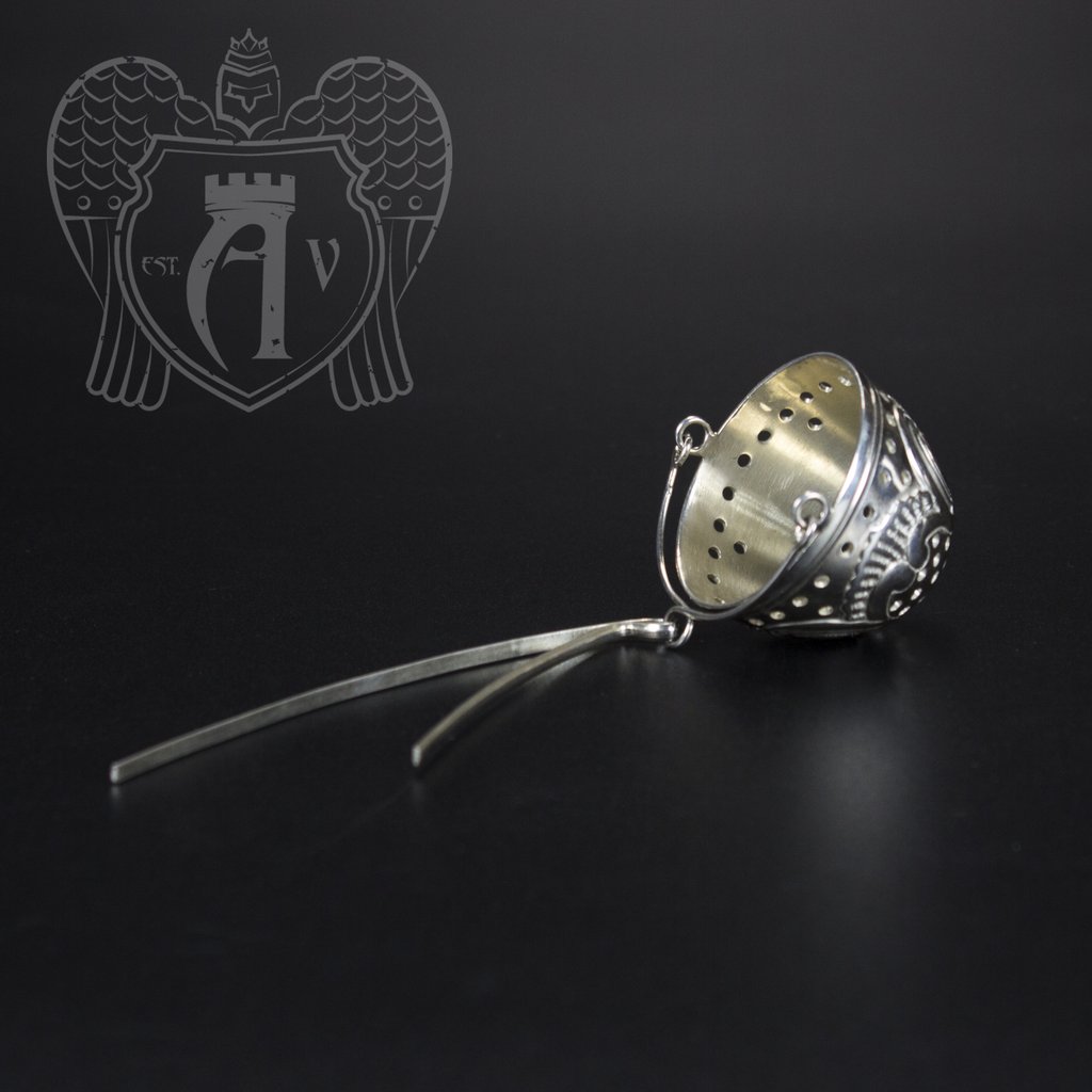 Серебряное ситечко чайное 19679 с изысканным художественным узором