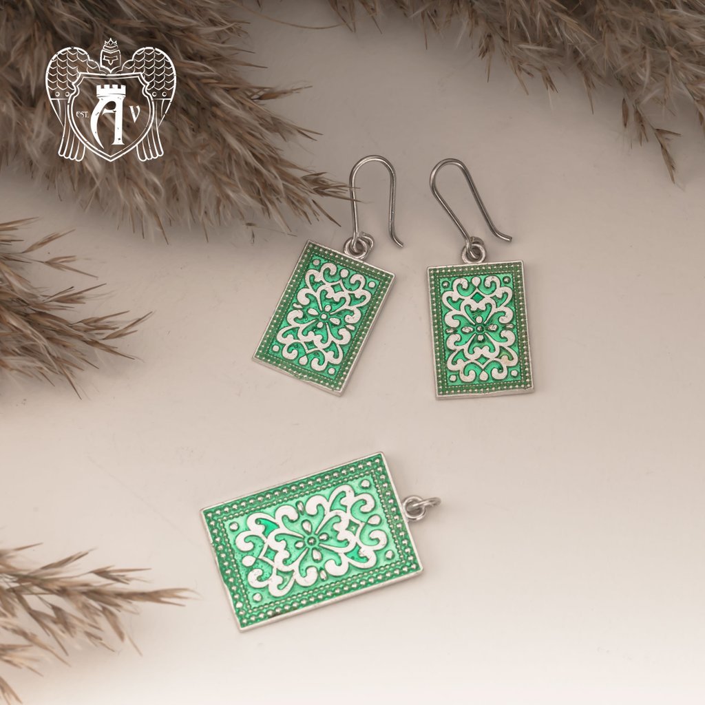 Серьги с подвеской из серебра с холодной эмалью в нежной гамме рассвета