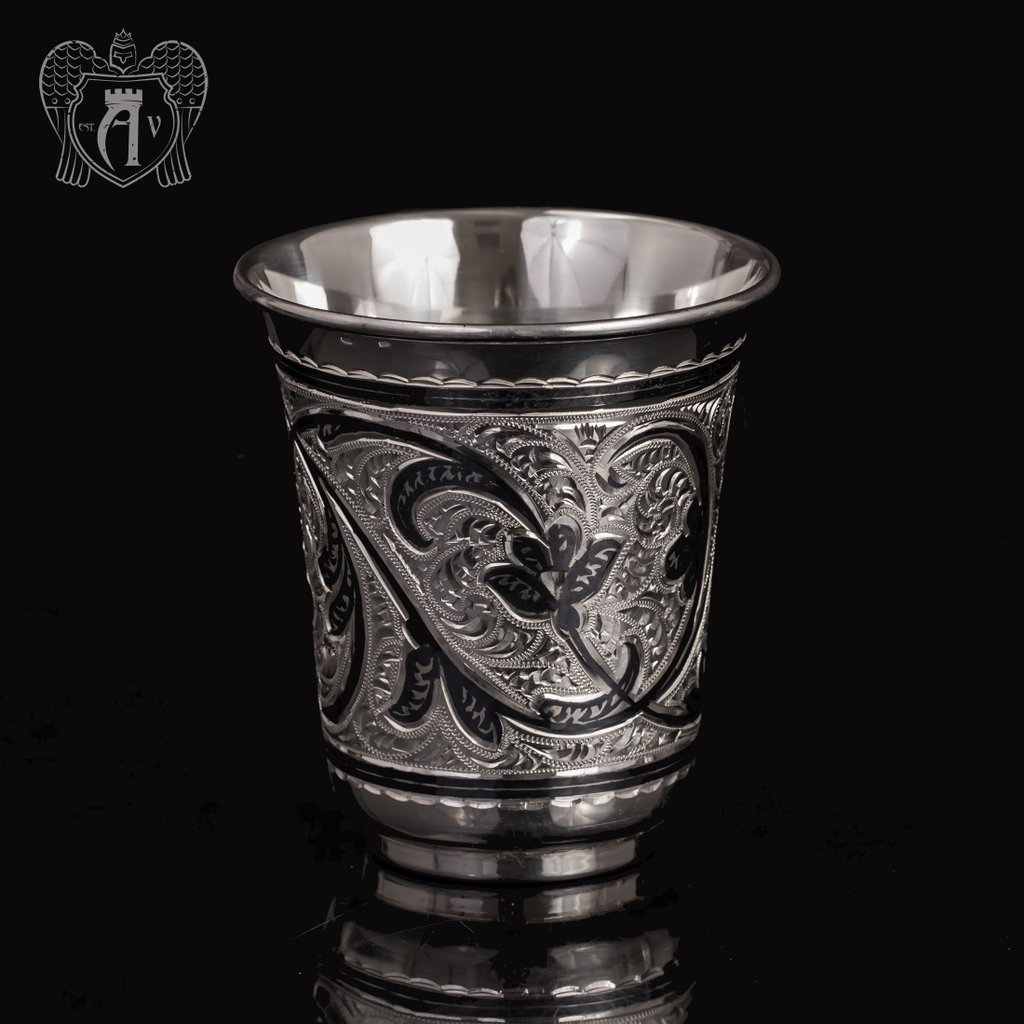 а. Серебряный стакан «Классика»
