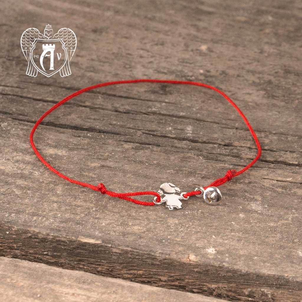 Браслет из серебра на красной нитке "Сила традиции"