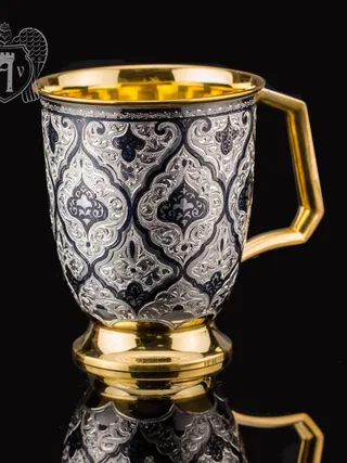 Кружка из серебра «Парис» с золочением