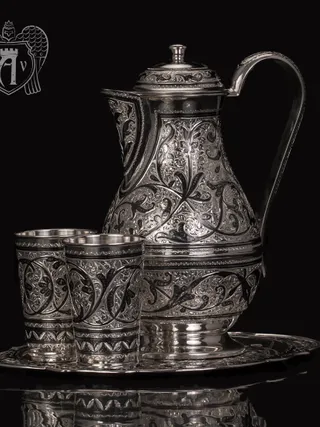 Кувшин и два стакана на подносе из серебра  «Кристалл» 925 пробы