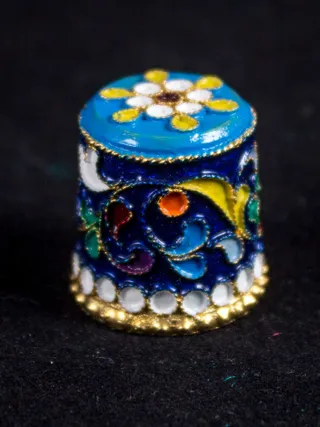 Наперсток из серебра с эмалью «Божья коровка»