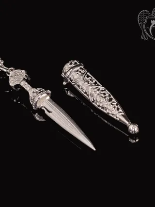 Подвеска с цепью  из серебра «Кинжал»