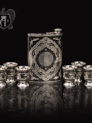 Серебряная фляжка и стопки «Шах»