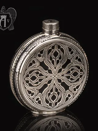 Серебряная фляжка круглая  «Велес» с холодной эмалью