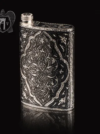 Серебряная фляжка «Шантарам»