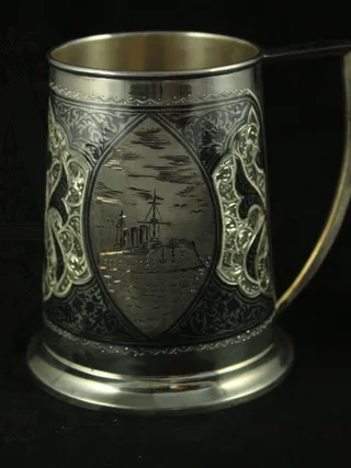 Серебряная пивная кружка «Петербург» 1000 мл с ручной гравировкой арктических пейзажей