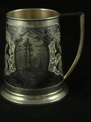Серебряная пивная кружка «Петербург» 1000 мл с изысканным резным дизайном