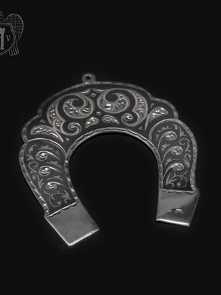 Серебряная подкова «Фортуна» - символ удачи и благополучия с изысканным дизайном