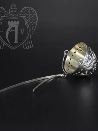 Серебряное ситечко чайное 19679 с изысканным художественным узором