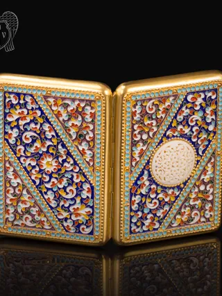 Серебряный портсигар с эмалью «Аристократ»