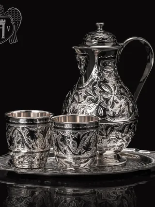 Кувшин и два стакана на подносе из серебра  925 пробы «Хрустальный ручей»