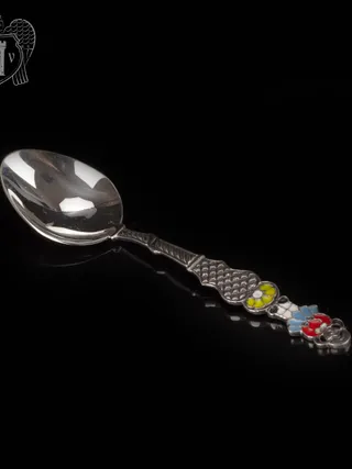 Серебряная чайная ложка с эмалью «Девочка»