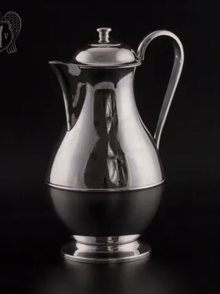 а. Кувшин из серебра «Греджио» без черни