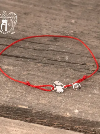Браслет из серебра на красной нитке "Сила традиции"