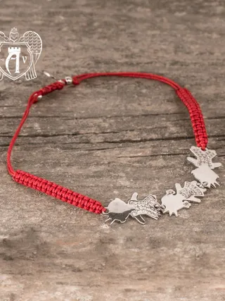 Браслет из серебра на красной нитке «Детки»