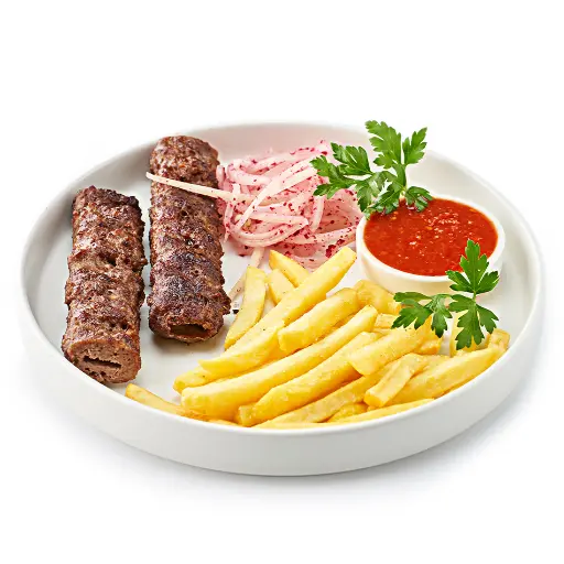 Люля мясные с картофелем фри и соусом