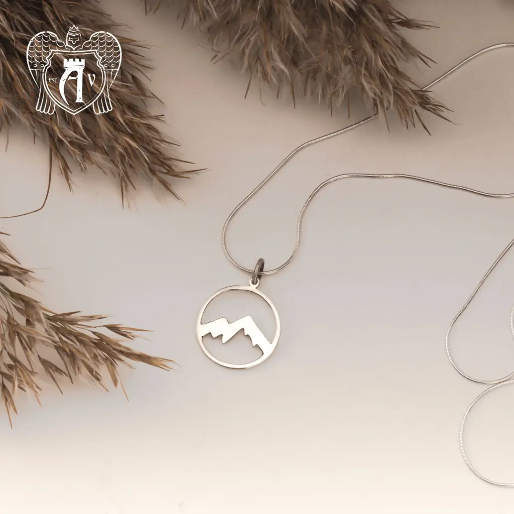 Подвеска с цепью  из серебра «Горы»