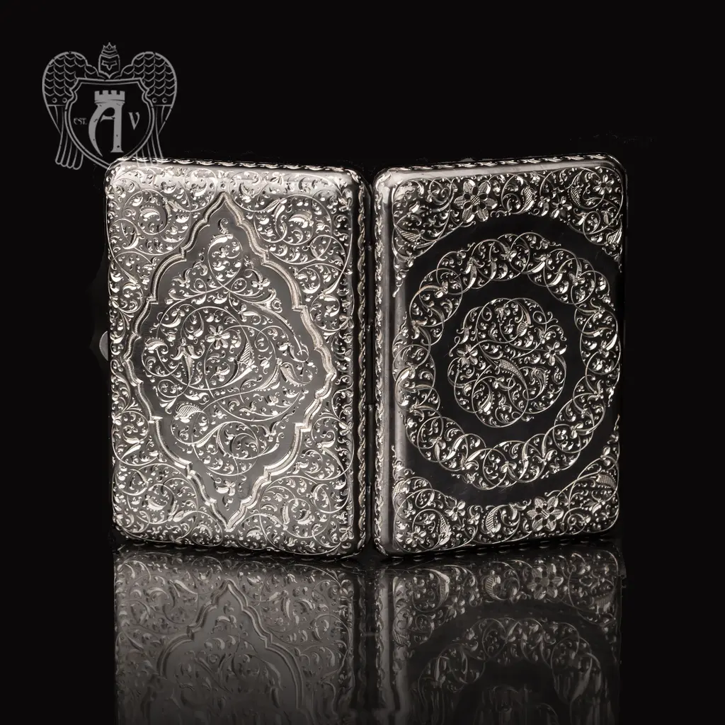 Портсигар из серебра «Гор»