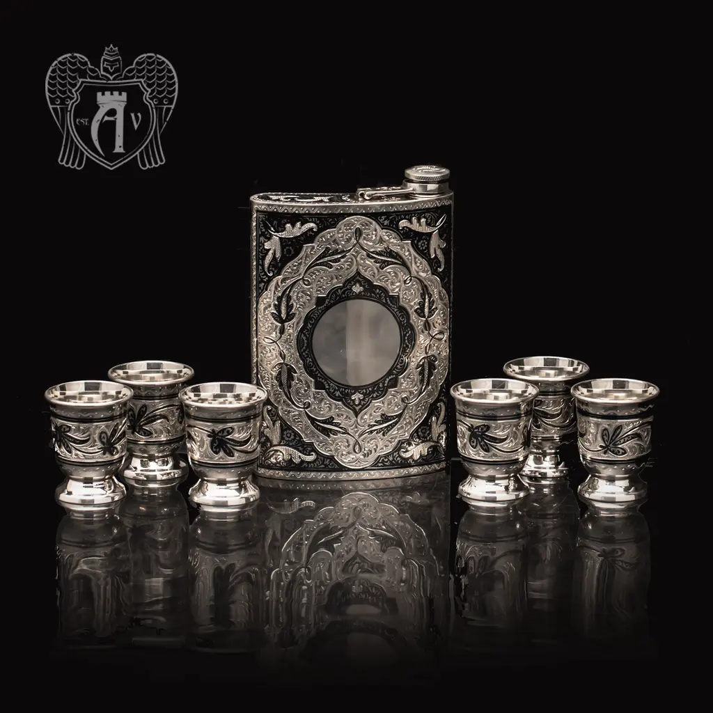 Серебряная фляжка и стопки «Шах»