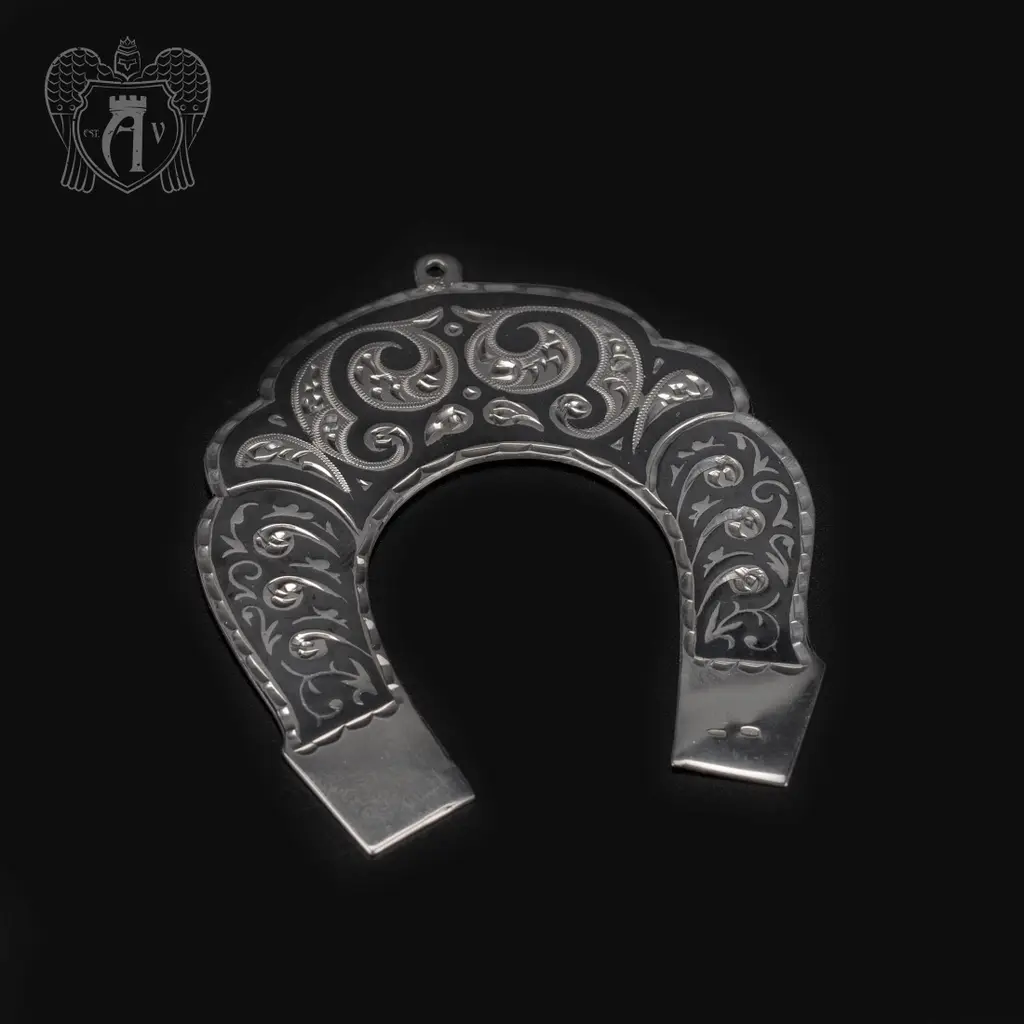 Серебряная подкова «Фортуна» - символ удачи и благополучия с изысканным дизайном