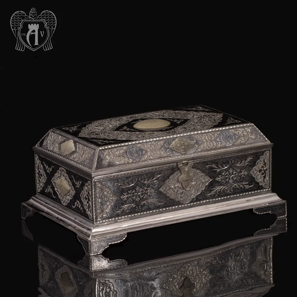 Серебряная шкатулка ручной работы «Медея»