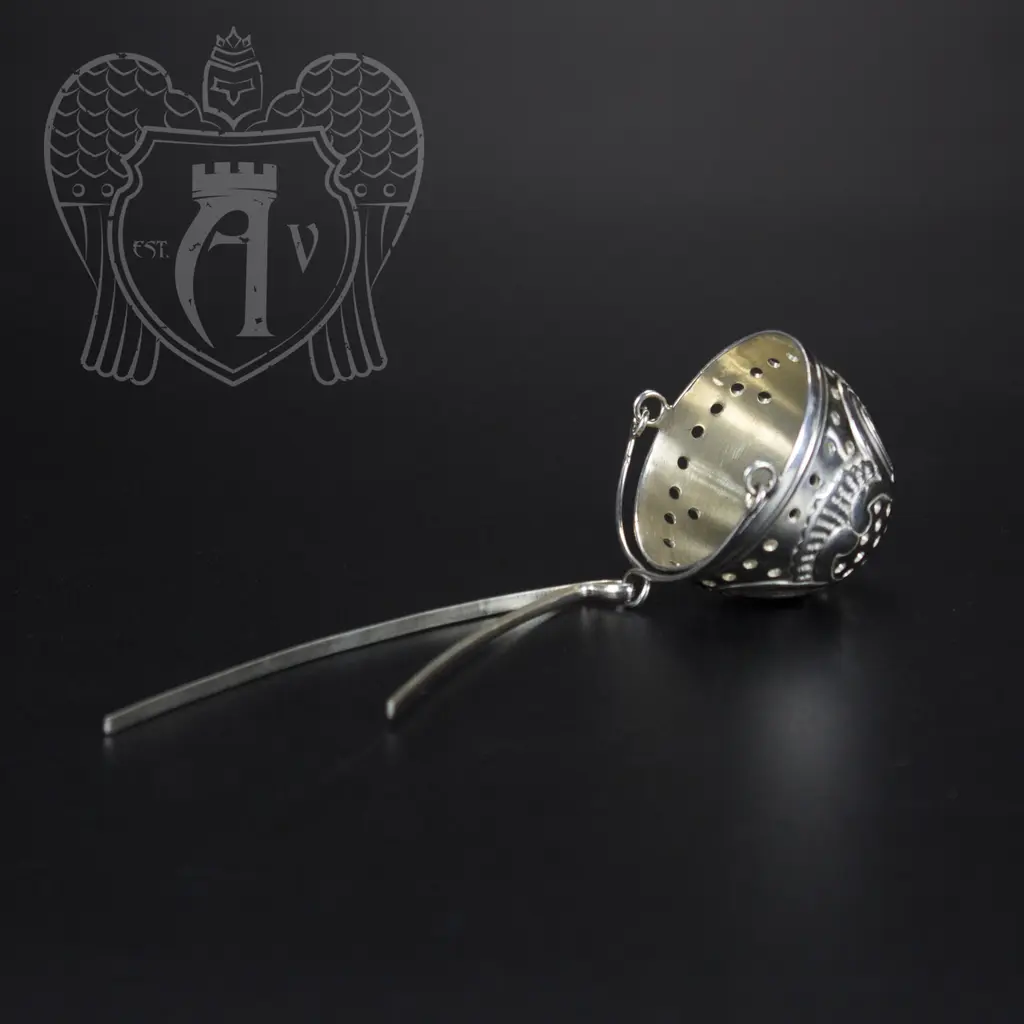Серебряное ситечко чайное 19679 с изысканным художественным узором