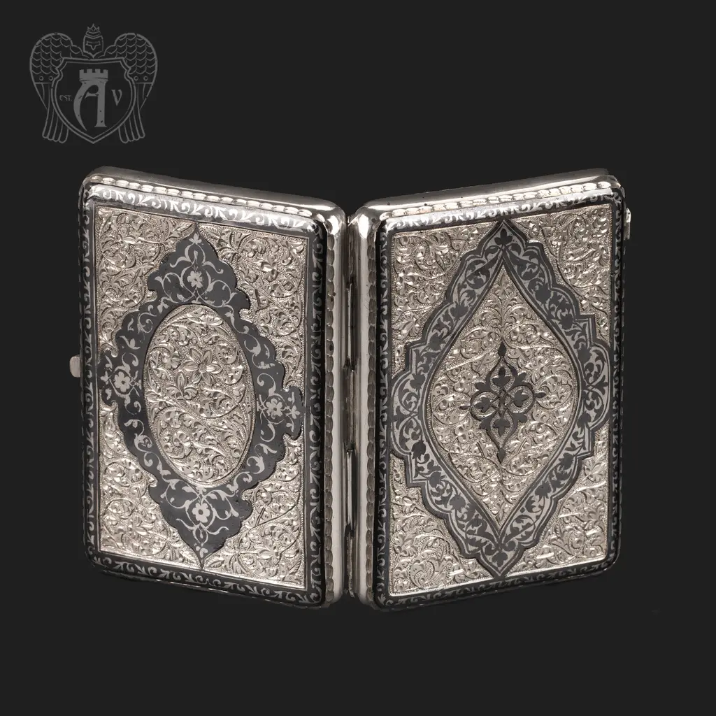 Серебряный портсигар с глубокой гравировкой «Сеньор»