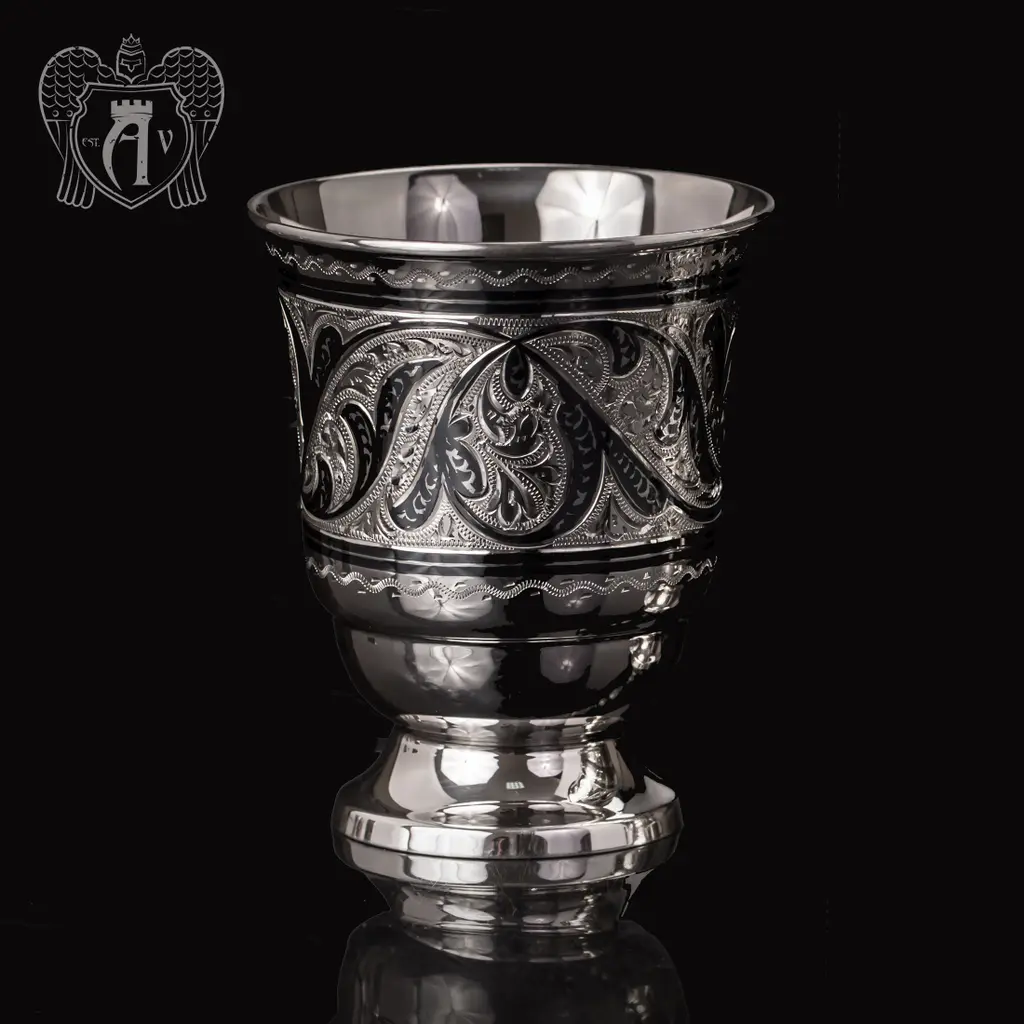 Серебряный стакан «Виноградная лоза»