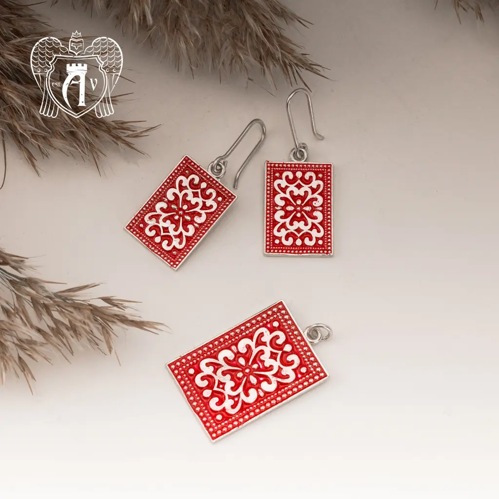 Серьги с подвеской из серебра с холодной эмалью: Ледяное прикосновение