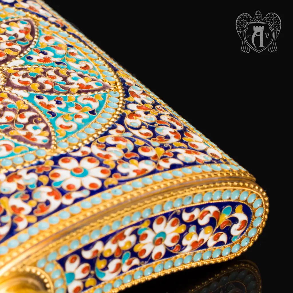 Серебряная фляжка  «Гелиос» с позолотой и эмалью - фото 3