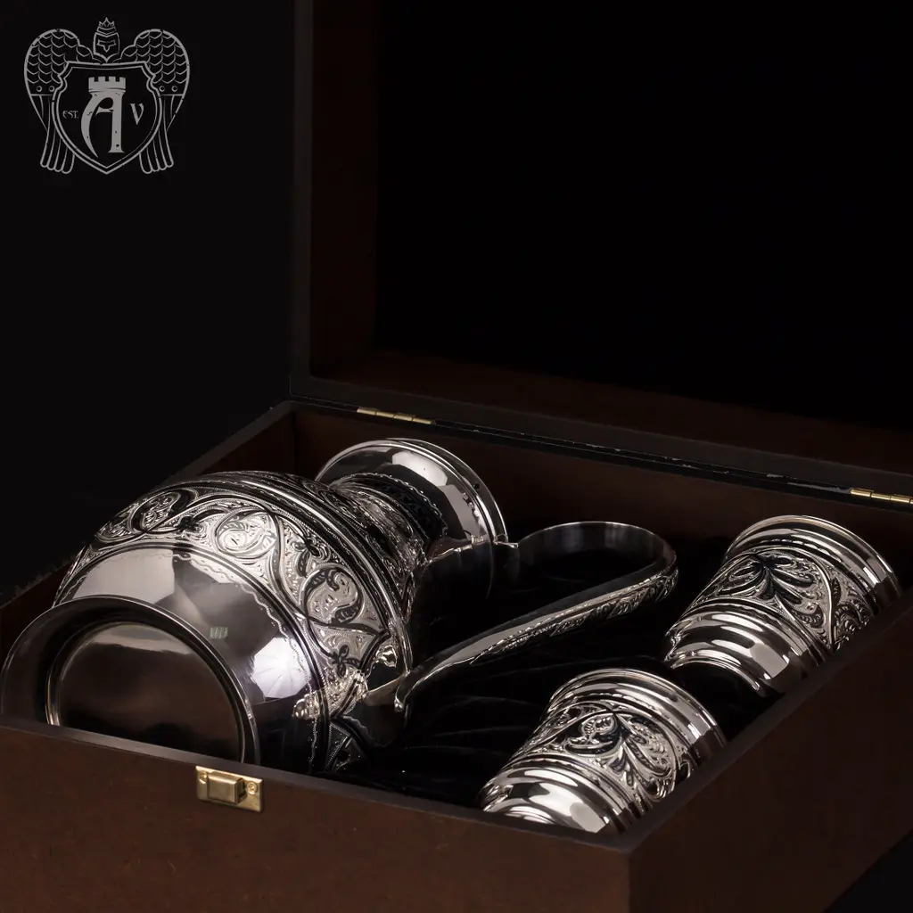 Кувшин и два стакана на подносе из серебра  925 пробы «Хрустальный ручей» - фото 2