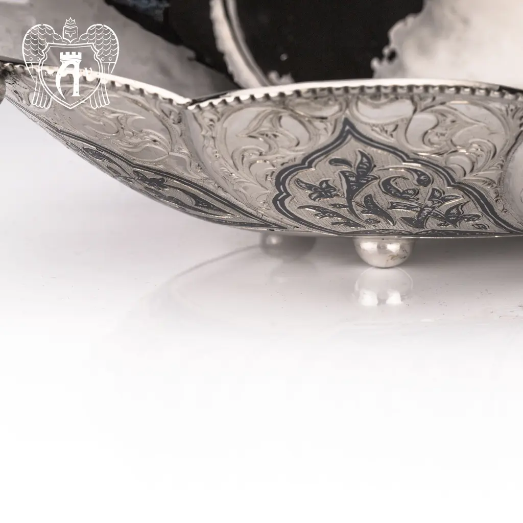 Блюдо из серебра «Мадонна» - фото 3