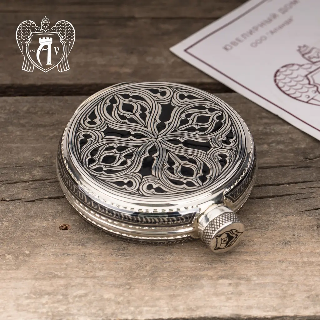 Серебряная фляжка круглая  «Велес» с холодной эмалью - фото 2