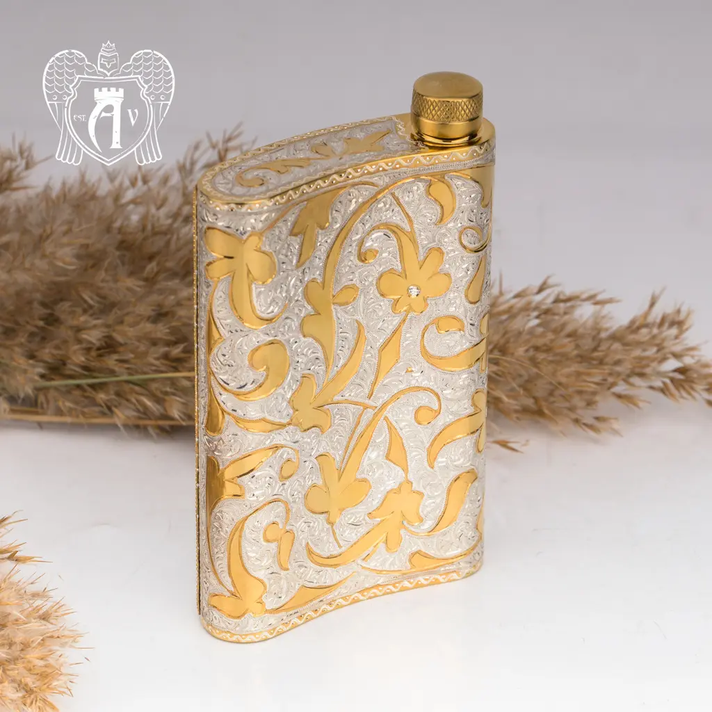 Серебряная фляжка  «Арагорн» с позолотой и эмалью - фото 3