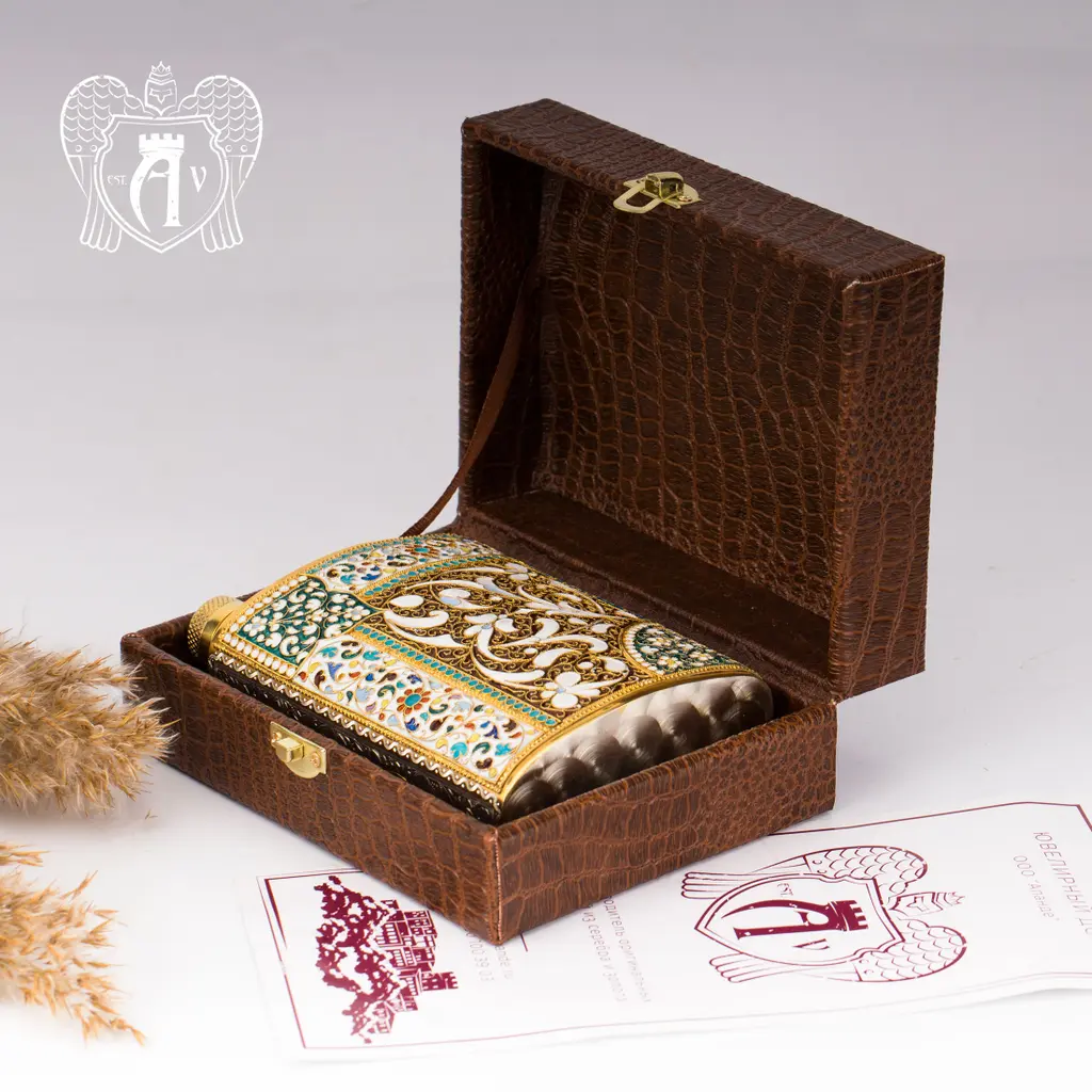 Серебряная фляжка  «Арвен» с позолотой и эмалью - фото 2