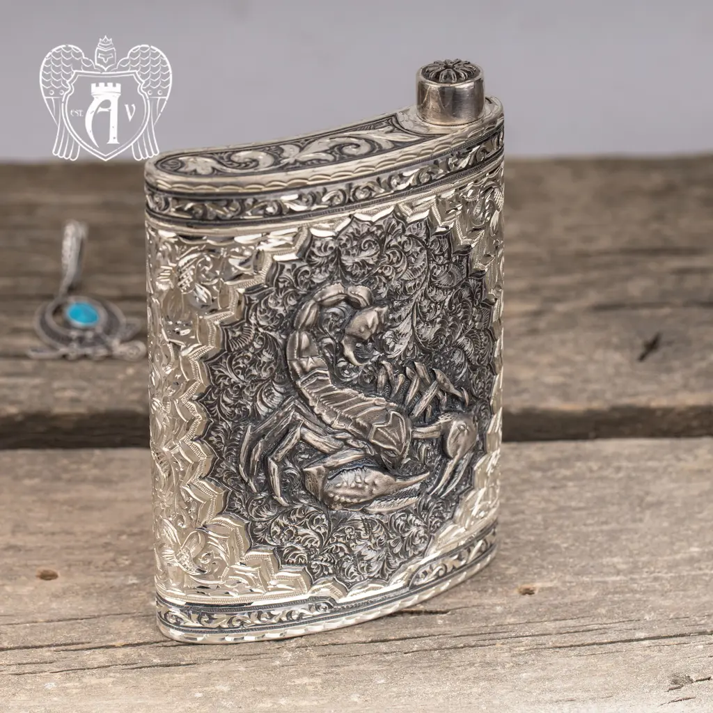 Серебряная фляжка  «Скорпион» - фото 2