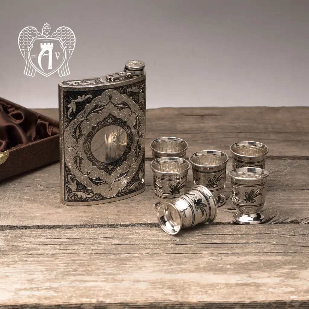 Серебряная фляжка и стопки «Шах» - фото 4