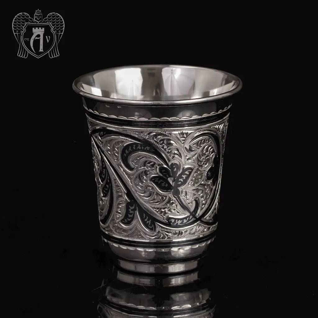 а. Серебряный стакан «Классика»