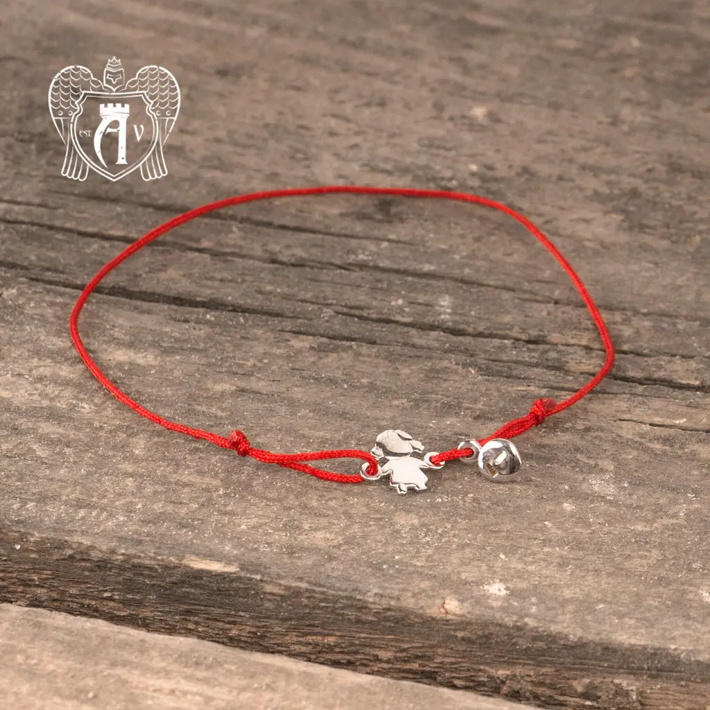 Браслет из серебра на красной нитке "Сила традиции"