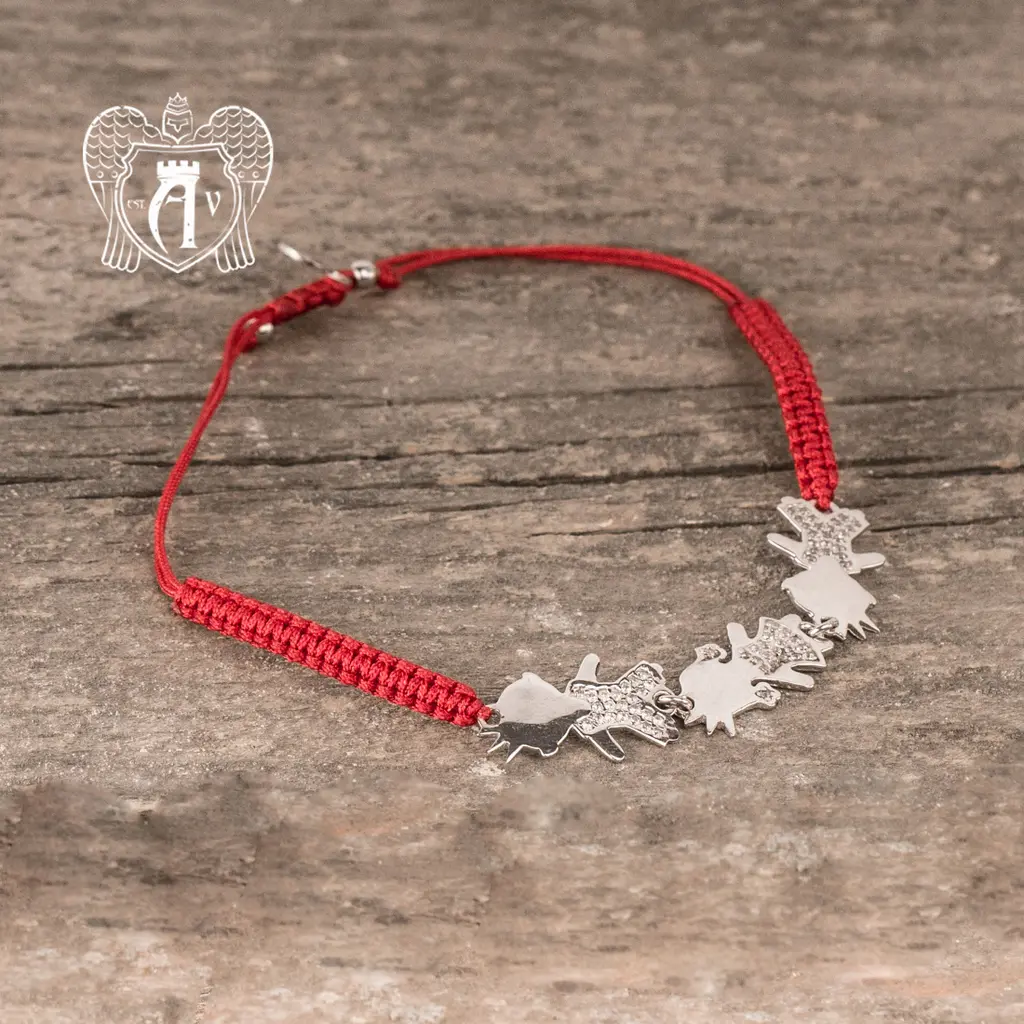 Браслет из серебра на красной нитке «Детки»